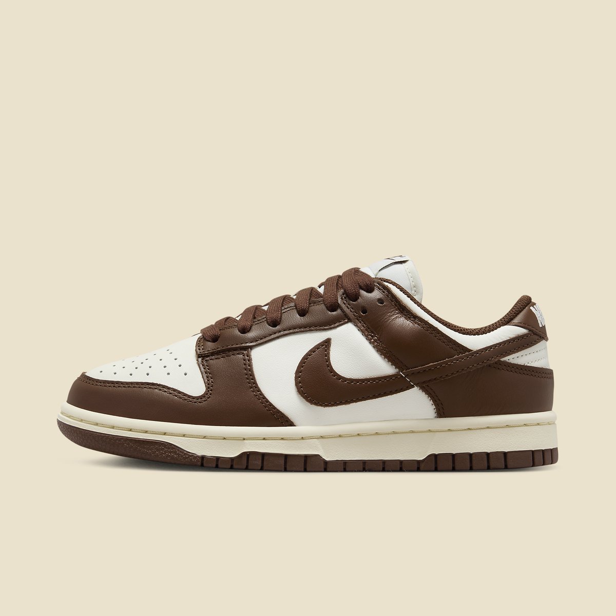 SneakerNews's tweet photo. Official images: Nike Dunk Low Women's "Mocha" ☕ https://t.co/cagZC463cn