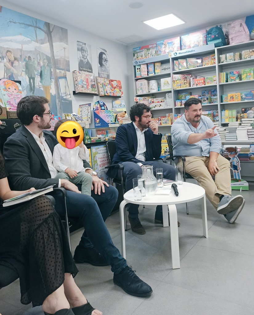 mcamposgal's tweet photo. La presentación del libro de @en_bookle, «Cultura de la cancelación», ha contado con un comentarista aún más liante que @aparachiqui. https://t.co/HRZx3RrCPH