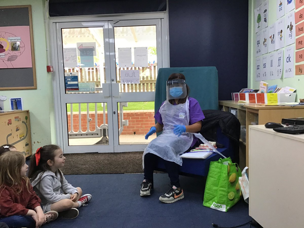 WroxhamEYFS's tweet photo. Last week a dentist visited us. She showed us how to brush our teeth and told us how to make healthy life choices which benefit our teeth as we grow up. #Wroxhameyfs #Wroxhamscience @MrsLucyWilliams @WroxhamSchool #Wroxhamcommunity https://t.co/NBLh0Mp4rF