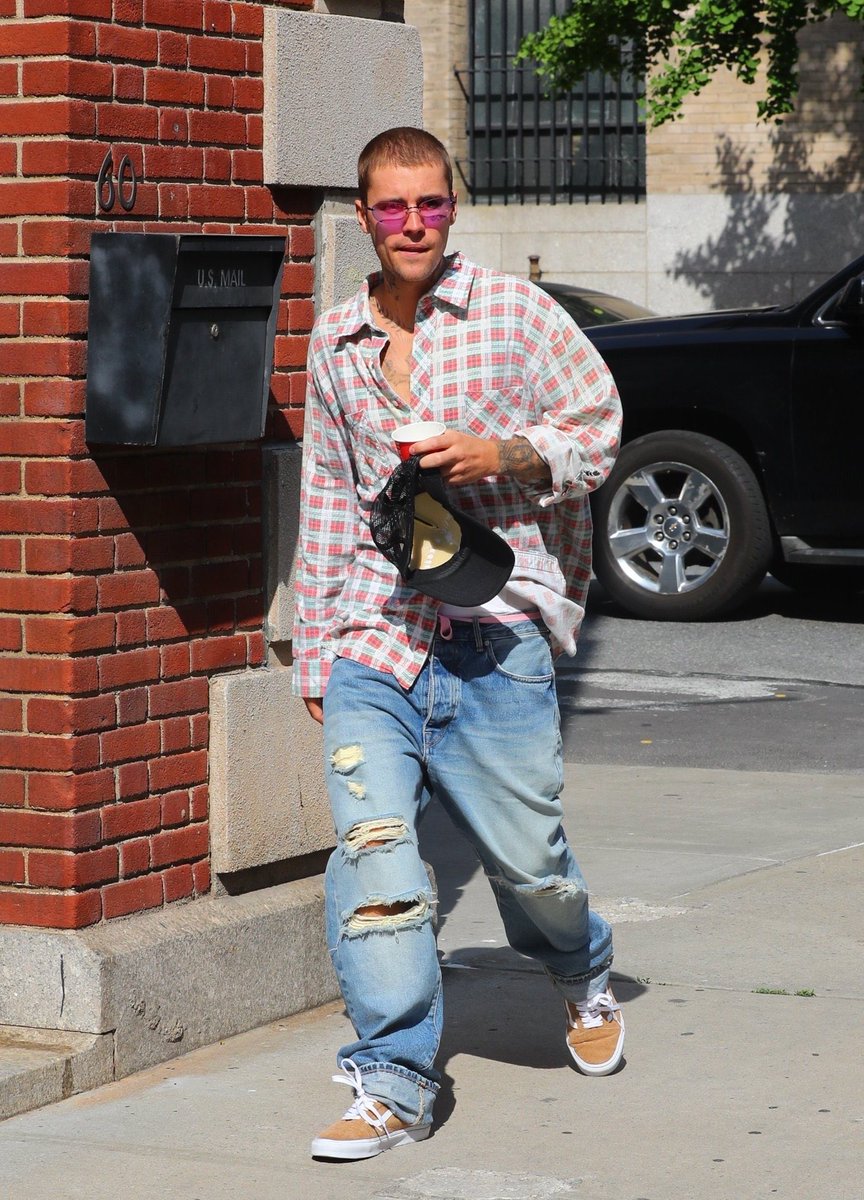 offmybieber's tweet photo. HE LOOKS SO GOOD https://t.co/rswkFJJAAA