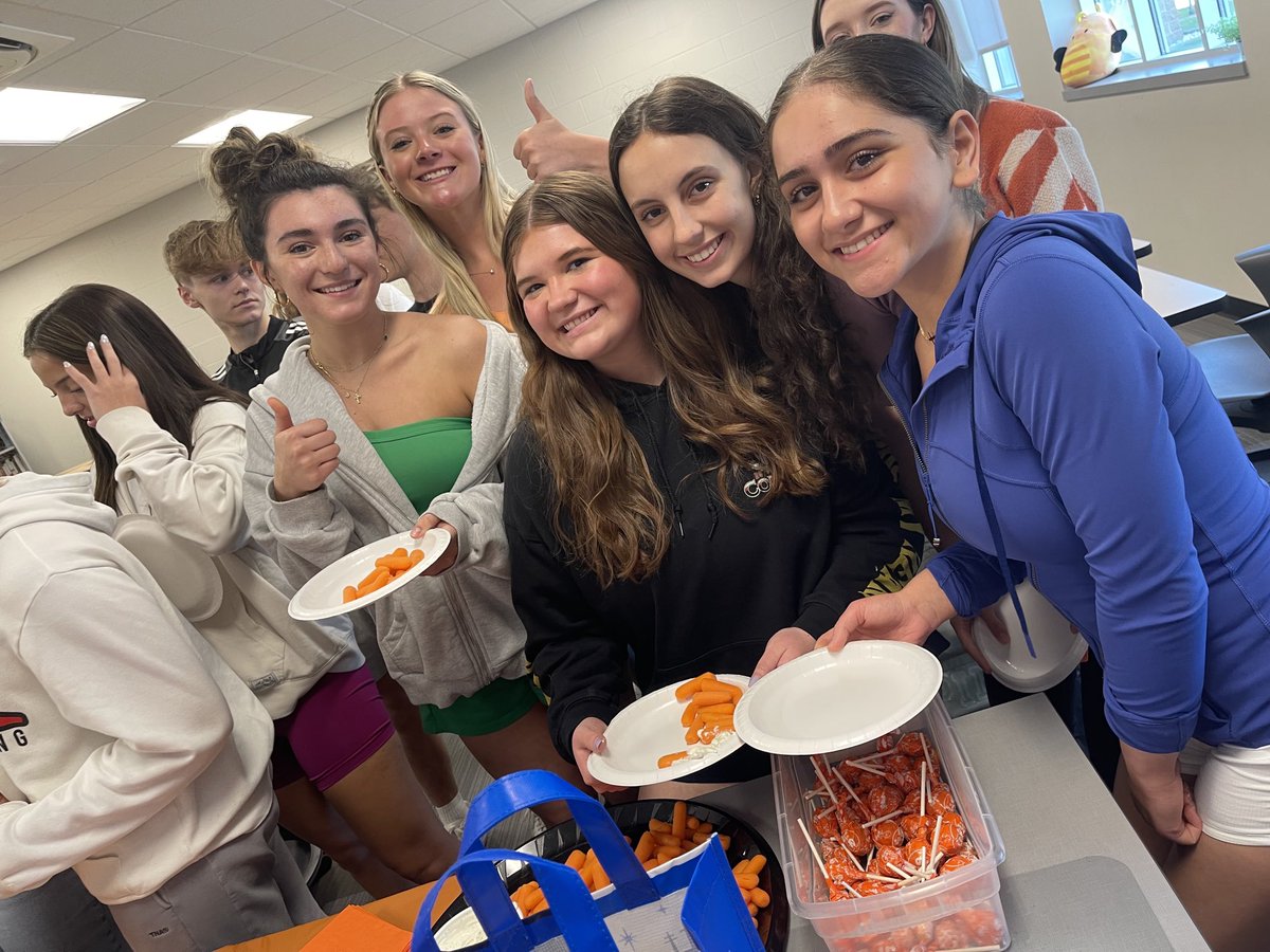 6th hour celebrated the end of testing at the “Orange You Glad the AP Test is Over?” party! 🍊🧡