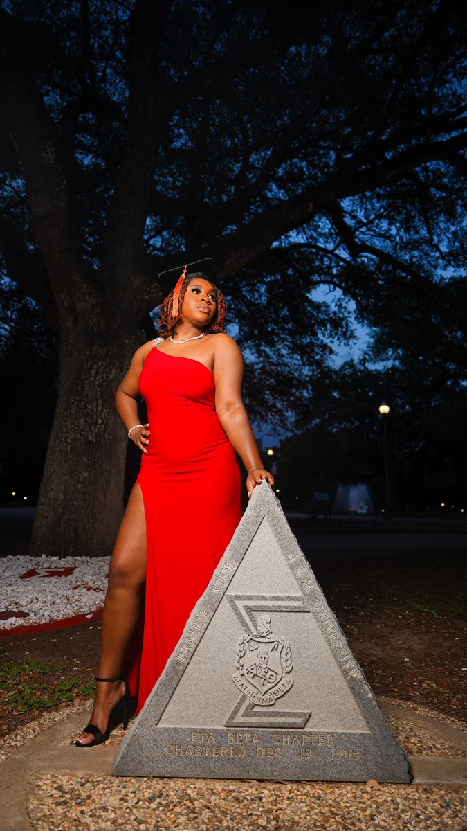 Beauty may be dangerous, but intelligence is lethal. 🔺

I worked, I prayed, AND I had the GPA. 🐘

DSTinguished C.E.O signing out 🎓

#AOML #DST #DeltasGraduate #HB1969 #EtaBetaNONEGreater ❤️