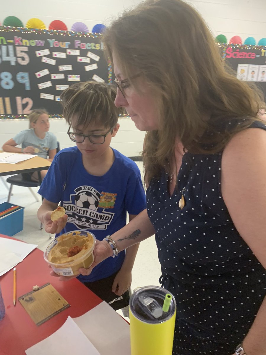 Jm3118Power's tweet photo. We did an @APPLESchools  red themed taste test today at St.Gabe’s! Cherry tomatoes and hummus for the win… radishes tasted “interesting” 😆 @FMCSD #WeAreFMCSD @KaceyDePape @GermainGerarda https://t.co/kbHjIG3Iks