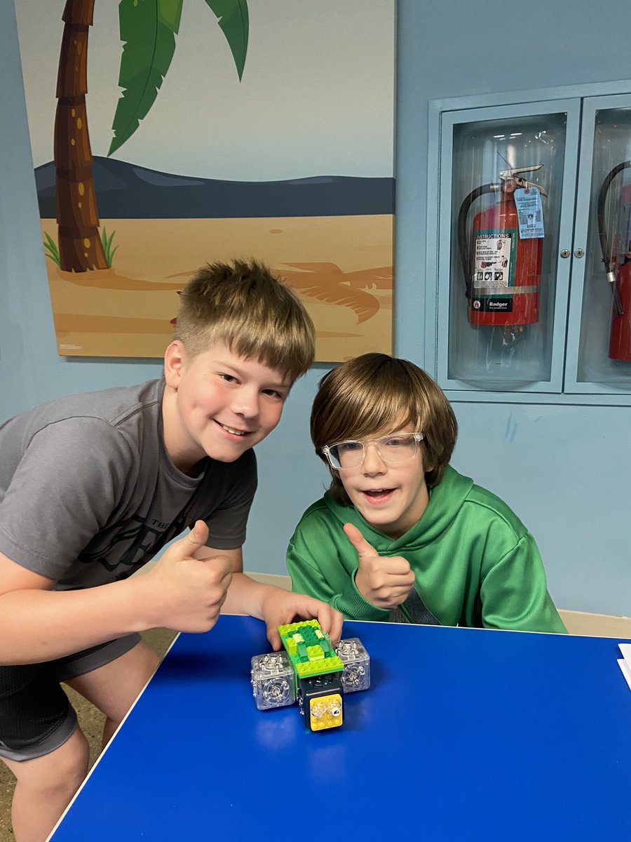 SVCIRCRowan's tweet image. Did you know you could build a robot out of blocks? 4th Grade is having a blast with Cubelets! Take a look at their amazing robot creations! 🤖@modrobotics