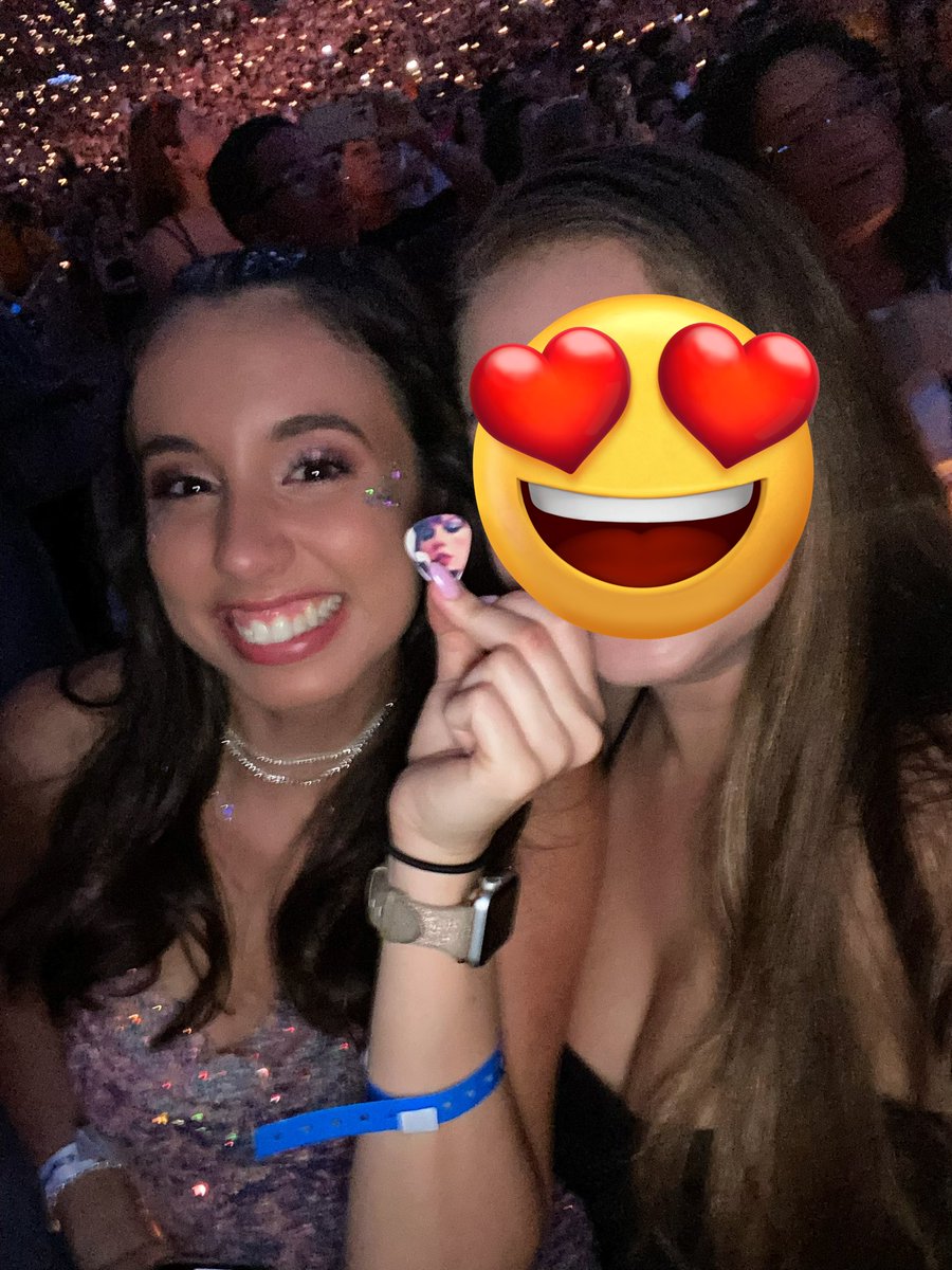finelinestill's tweet photo. WAIT I FORGOT I NEVER SHARED THIS WITH TWITTER BUT I WAS FRONT ROW AND GOT TAYLORS GUITAR PIC AT TAMPA NIGHT 2 https://t.co/gIpm3IvVsF
