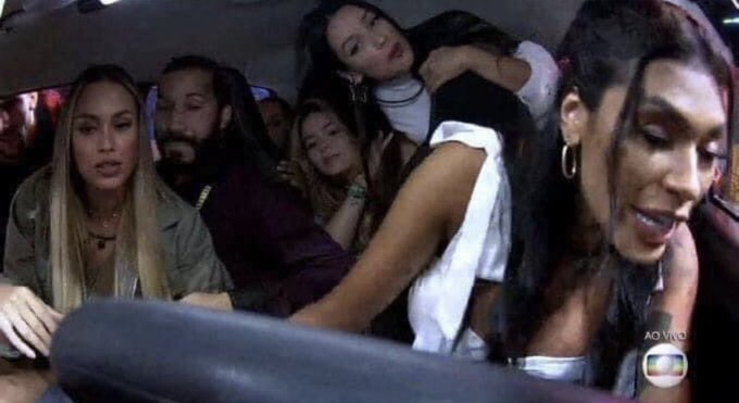 diojorange's tweet image. "na volta a gente da um jeito"
o jeito: