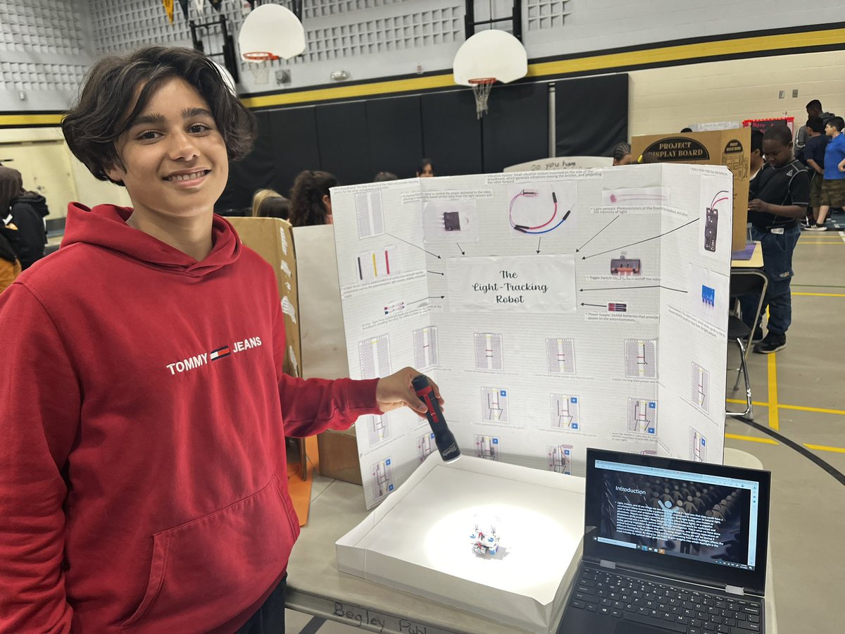 Mrs_hamzology's tweet photo. A successful and buzzing Science fair @BegleyBroncos1 https://t.co/ypRGoZjqCW