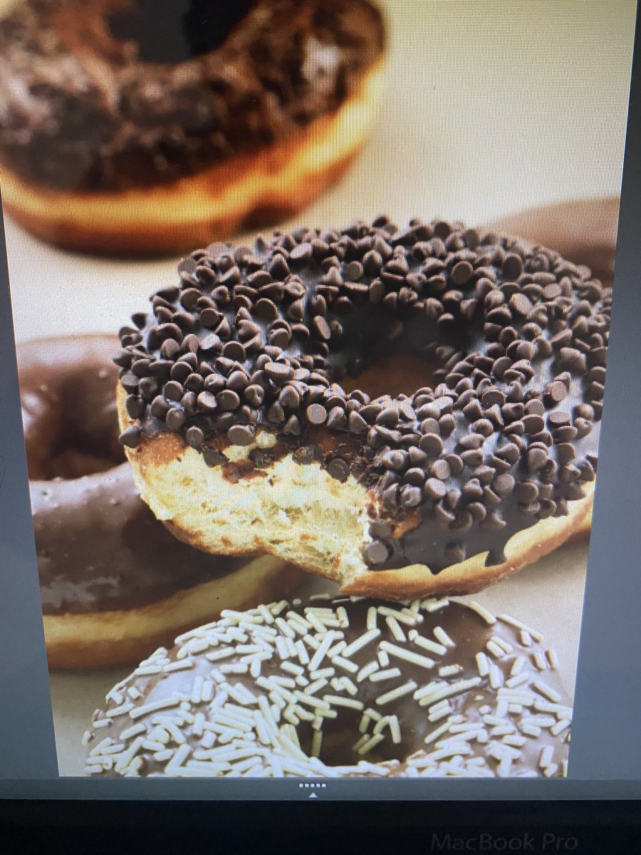 ecmstudio's tweet photo. Amo mi trabajo y las donas. 😋🐷🍩 #ecmstudio #shootingday #imagendemarca
Mira @ferpert https://t.co/6vJnFNdEaG