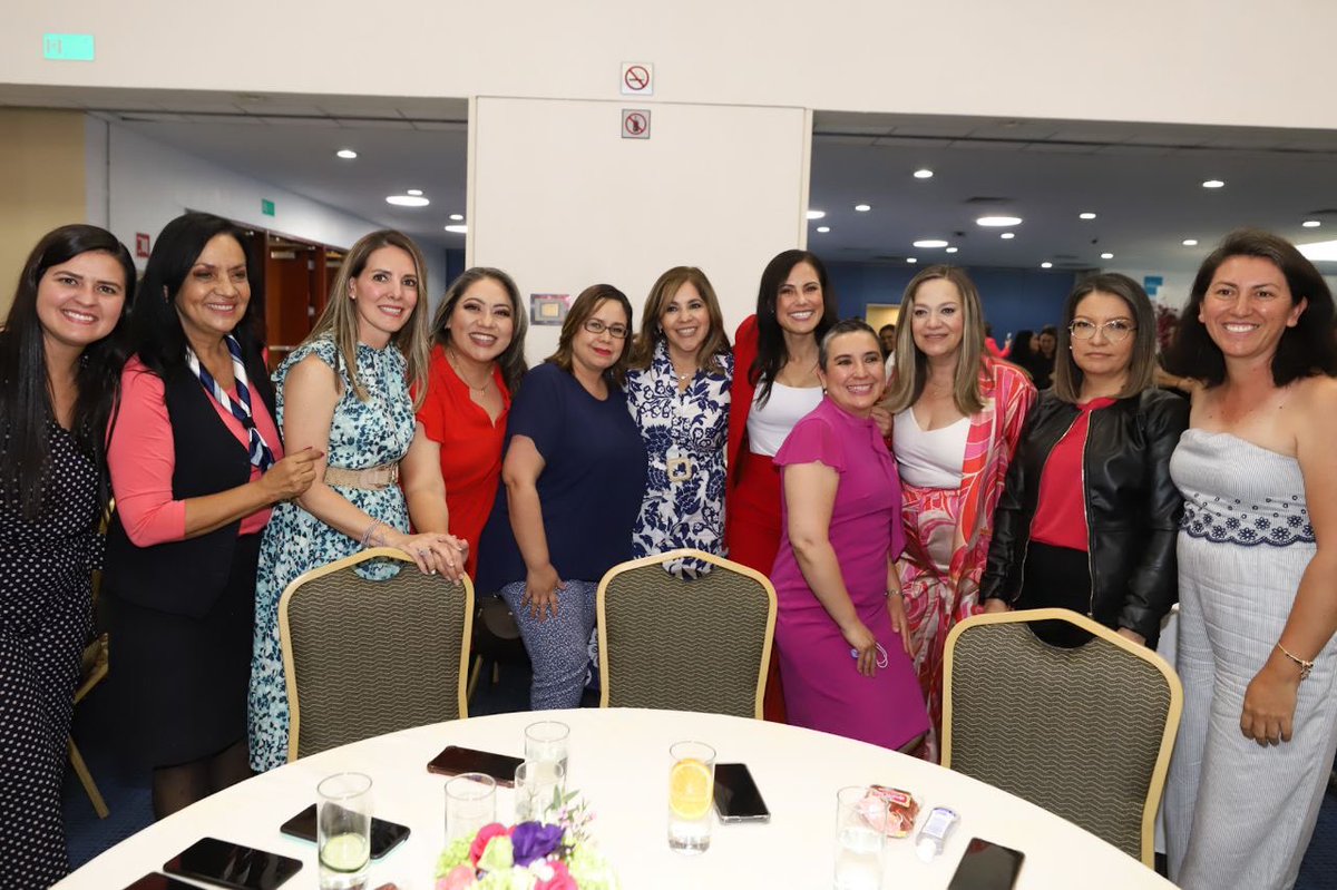 AleGutierrez_mx's tweet photo. Me encantó convivir con tantas mamás que tienen años trabajando en el Municipio y que siguen entregando todo por esta ciudad; pero también con las más jóvenes que le dan a #León una chispa diferente.

¡A todas ustedes, muchísimas gracias por ayudarnos a crear una mejor ciudad! https://t.co/PtsoNsCiqD