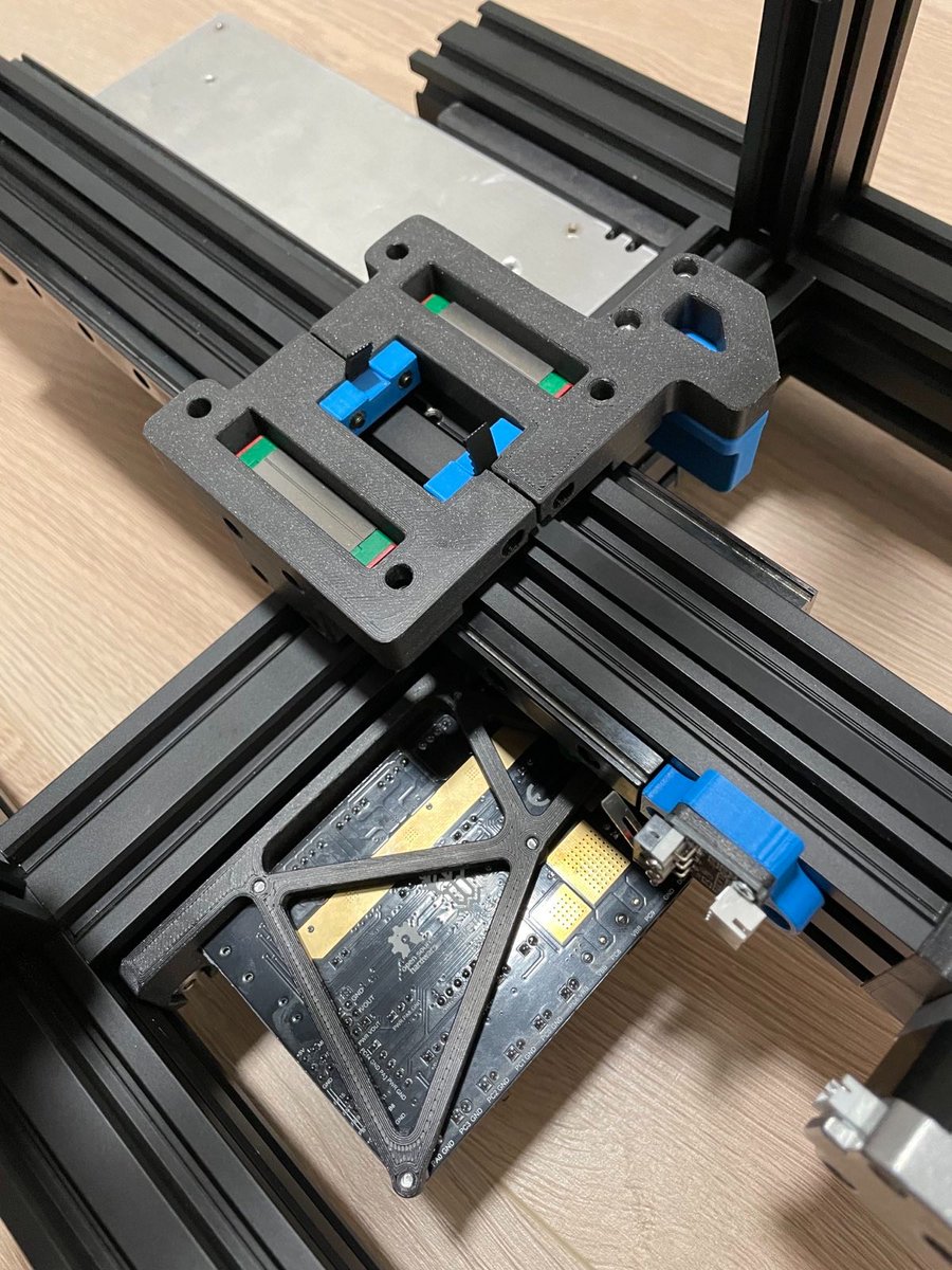 valerijmedvid's tweet photo. Dneska teda úplně mini pokrok. Namontováno pár věcí jako PSU a BTT deska. Ale!!! Začal jsem tvořit BOM pro přestavbu z Endera 3 Pro na Switchwire jelikož žádný není. Pouze pro stavbu origo. Přemluvil mě k tomu @hessevalentino 🙂.
#Ender #Enderwire #Voron #Switchwire https://t.co/S4WX3tvWdU