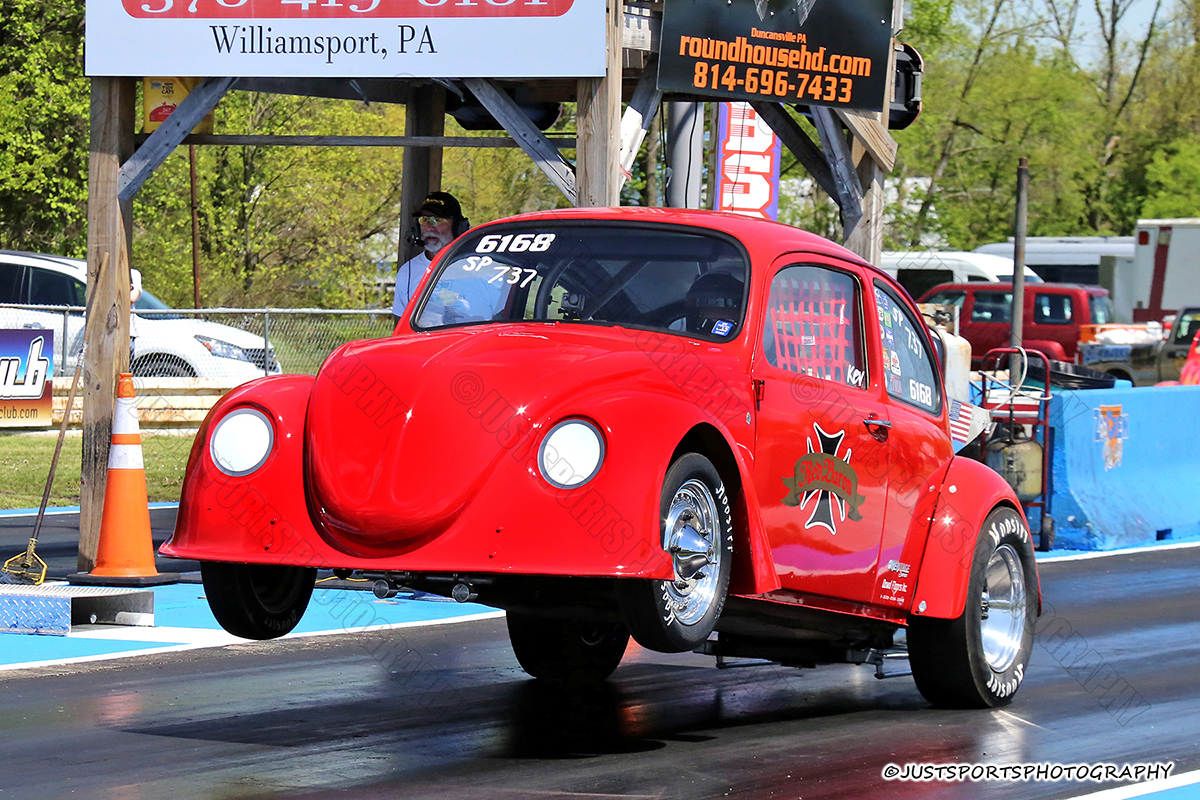 JustSports_AHL's tweet photo. 05-26-23 Beaver Springs Dragway - The VW Bugaboo - VW Heritage Series
@volkswagen
#vwracing
#vwdragracing
#volkswagendragracing
#DragRacingVW
#VWDragRacing
#bugorama
#vw
#remotecamera
#dragracingphotography
#dragracingphotographer
#dragracing https://t.co/yxg2MzpM8y