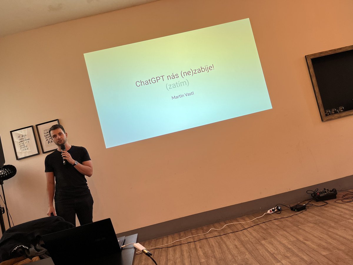 MichalOktabec's tweet photo. Martinova přednáška o způsobu fungování ChatGPT 👏
#ctvrtkon #chatGPT #AI #LLM
#ceskeBudejovice #riegrova51 #JCIT
@ctvrtkon @Riegrova51 https://t.co/ENXt7aSyEy