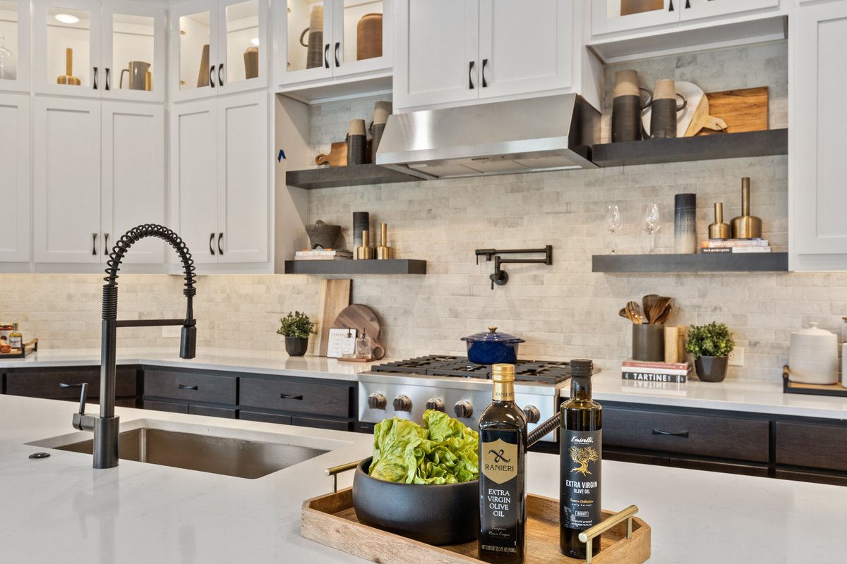 DavidWeekley's tweet photo. Relax and be at home in the luxury and leisure of The Cleary in The Reserve at Chapel Hill. Discover more: https://t.co/iCkLEPz1nG.
#DallasHomes #LuxuryLiving #HomeDesign #DallasTX #DallasBuilder #ModernHomeDesign #DFW #TexasHomes https://t.co/mq1XLXu1of