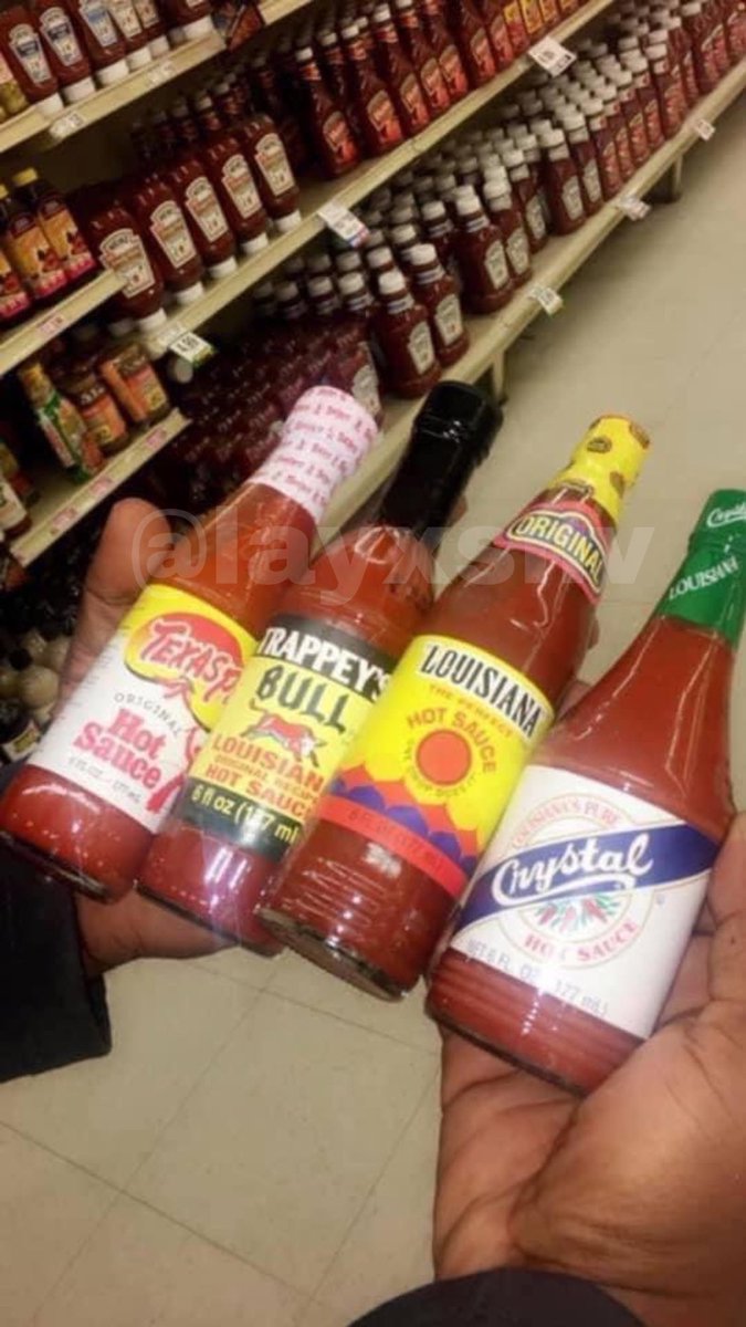 layxsnv's tweet image. Best Hot Sauce in this picture ???🧐