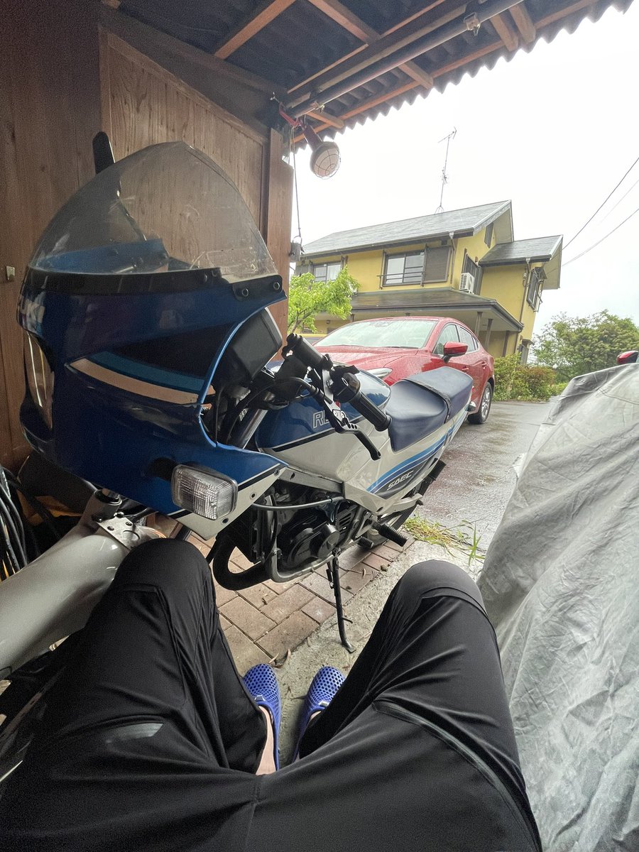 PDCAXX's tweet photo. ★RG125Γ (NF11F)始めました。
先人の方ご教授よろしくお願いします。
現在の状況
左ミラー、スクリーン、フロント右ウィンカー、アッパーカウル割れ

サイドカウル、マフラーの固定用ボルト欠損

キャブレターオーバーフロー

クラッチワイヤー、チェーン、タイヤ要交換

 #NF11F
 #RG125
 #SUZUKI https://t.co/j9hedlj8yb