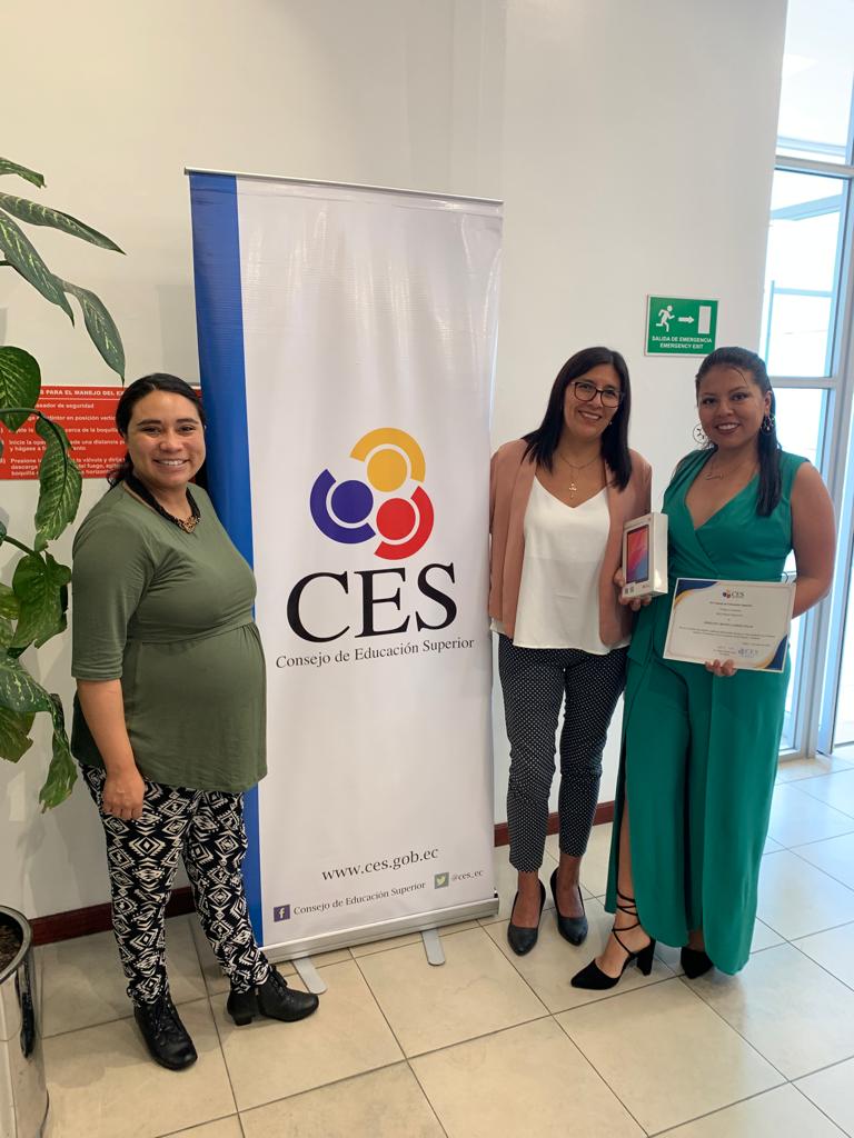 ISTEPS_ec's tweet photo. #OrgulloISTEPS
Compartimos esta noticia que nos alegra y motiva a continuar en la construcción de una educación transformadora.
Joselin Gómez, graduada de Administración de las Organizaciones de la EPS, recibió el reconocimiento al mérito académico de las IES del país por @ces_ec https://t.co/zE0OLbQRKV