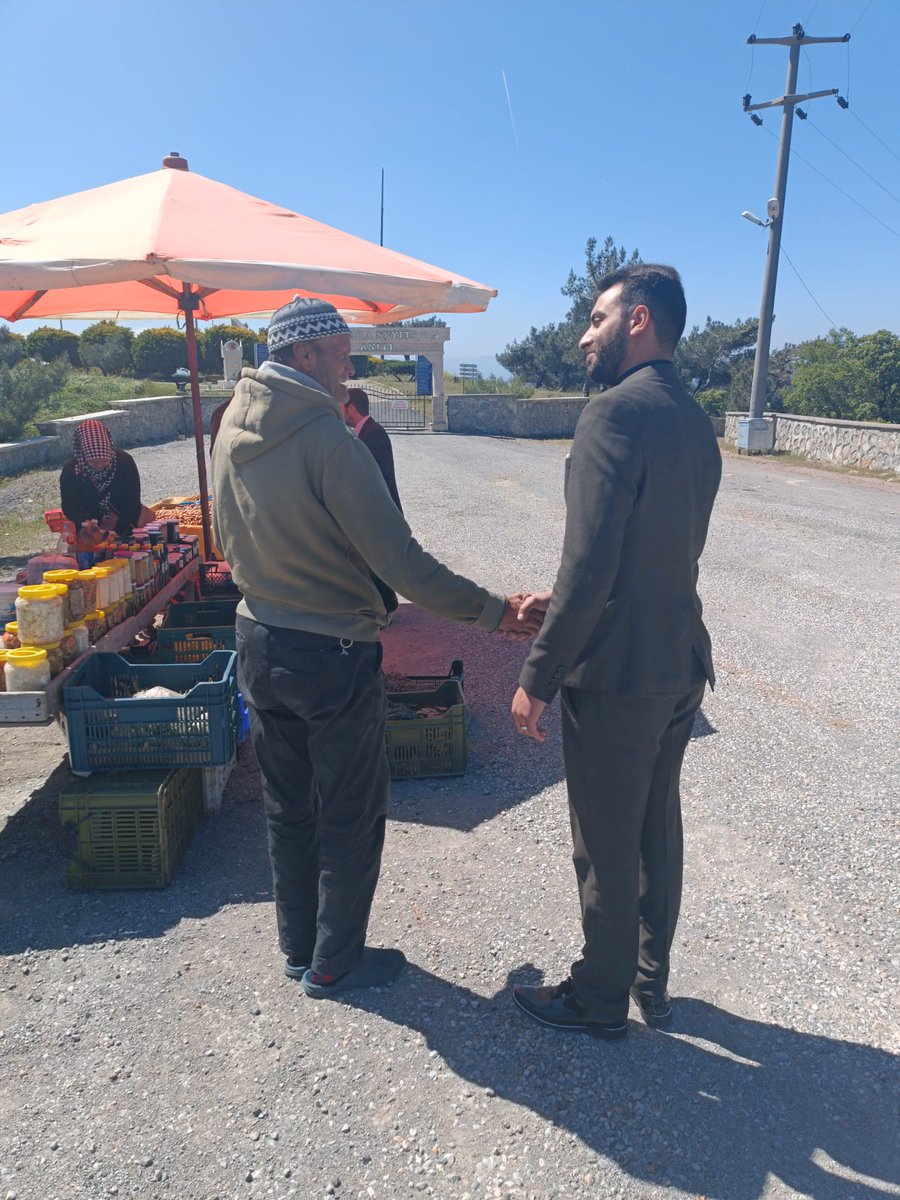 SERKANCEYLAN42's tweet photo. Balıkesir Havran İlçesinde Koca Seyit köyünde idik 
pazarlarını ve esnaflarını ziyarette bulunduk onlara Dr. Sinan OĞAN başkanımızın selamlarını ilettik çok sıcak kanlı bir köy onlarla ekonomi ve köydeki hataları konuştuk sözümüz söz dedik.
B.M.A Serkan CEYLAN. https://t.co/6Jhnhp4Dyx