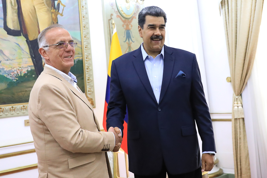 #EnFotos📸 Pdte. <a href="/NicolasMaduro/">Nicolás Maduro</a> se reúne con Iván Velásquez, Ministro de Defensa de la República de Colombia

#11May 
#PuebloMásMaduro