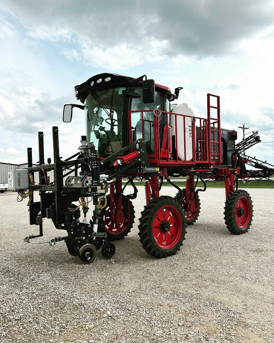 KincaidEquipmfg's tweet photo. Unique projects that we take on part 35785. Sprayer and inter-row cover crop drill all in one machine. Pretty cool piece of equipment here. https://t.co/18w48h94mu