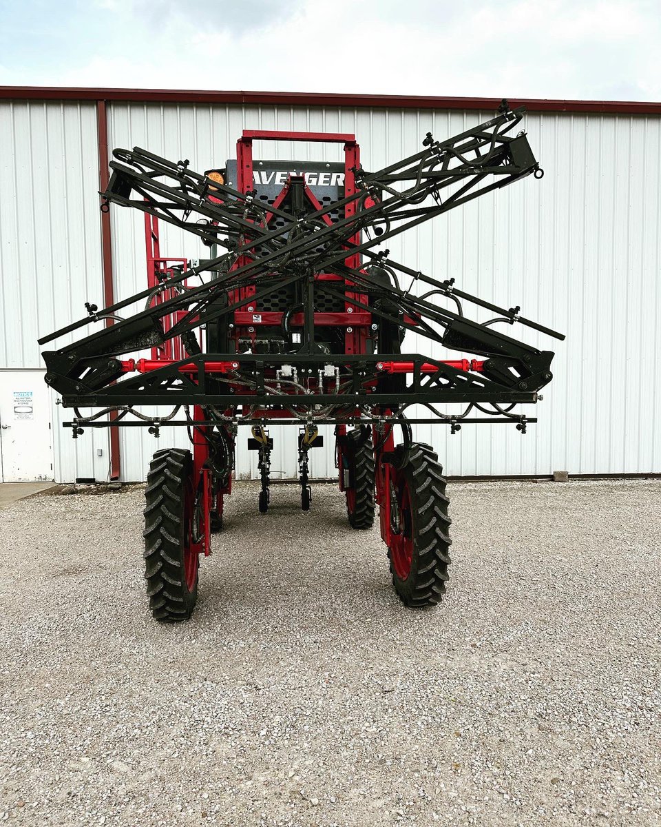 KincaidEquipmfg's tweet photo. Unique projects that we take on part 35785. Sprayer and inter-row cover crop drill all in one machine. Pretty cool piece of equipment here. https://t.co/18w48h94mu