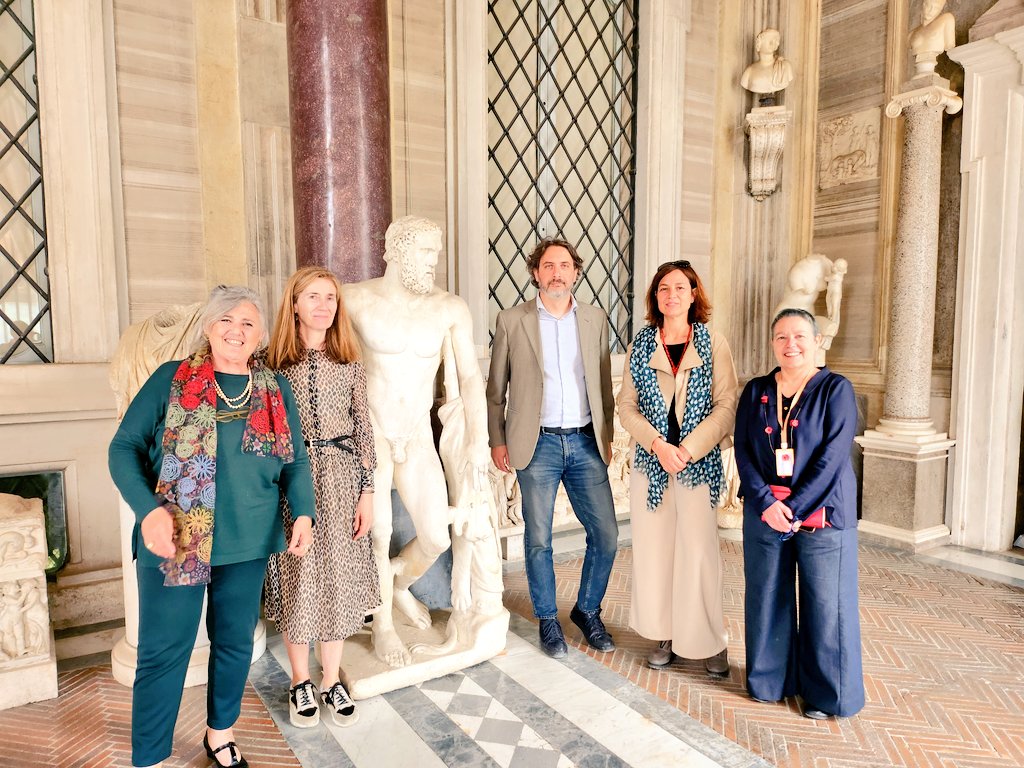 SOCIALESCFIELE1's tweet photo. Continuamos el ERASMUS + en Villa  Borghese y su magnífica organización de actividades interminables. Después, Gallería Nazionale d'arte Moderna, escuchando propuestas educativas innovadoras. 
@SOCIALESCFIELE1
@CFIEdeLeon
#InternacionalizaCyL
#formacionCyL https://t.co/ocTILbDGEh