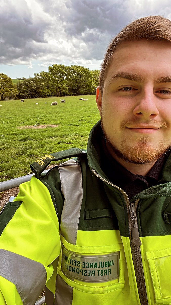 21Dan200's tweet photo. Lovely Afternoon out as a CFR in Chorley, Two Cat2 calls and a Cat3 supported by the Low Acuity Desk #CFR #volunteer #community https://t.co/9CTuY60y0j