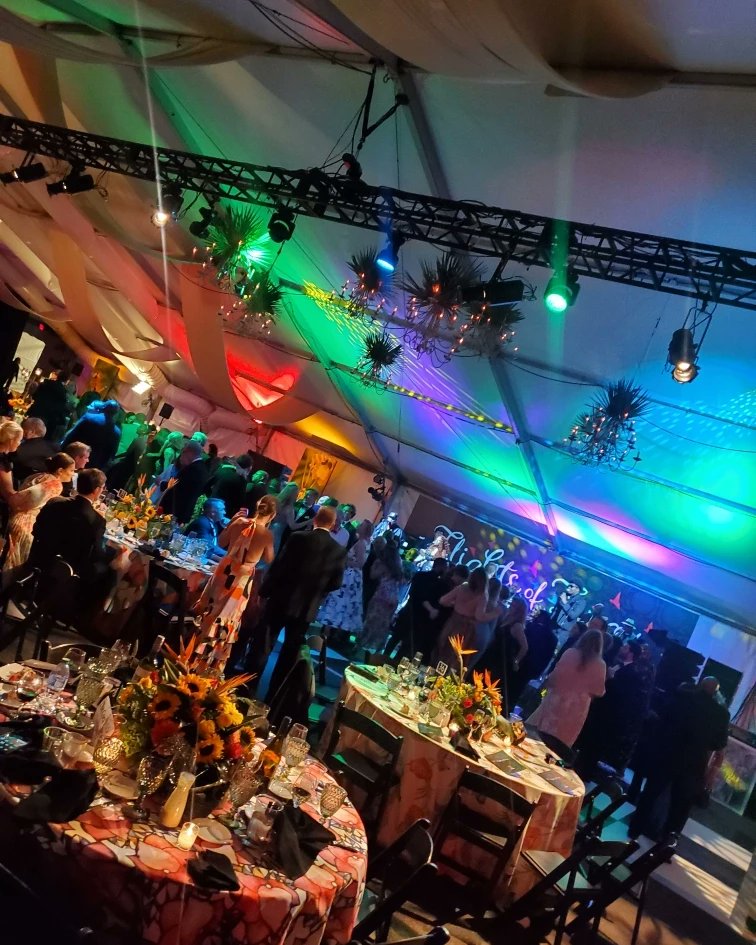 heybiddlediddle's tweet photo. Had an absolutely wild time at @ZooATL Beastly Feast gala! Incredible people, stunning deco, &amp; BEAUTIFUL animals. 
🦏 🐼 
#zooatlanta #beastlyfeast #gala #ball #gown #blonde #makeup #flowers https://t.co/Oy4w3x3vDd