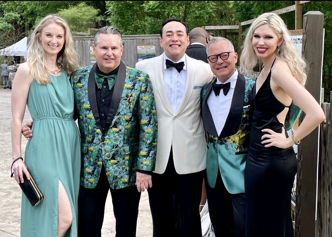 heybiddlediddle's tweet photo. Had an absolutely wild time at @ZooATL Beastly Feast gala! Incredible people, stunning deco, &amp; BEAUTIFUL animals. 
🦏 🐼 
#zooatlanta #beastlyfeast #gala #ball #gown #blonde #makeup #flowers https://t.co/Oy4w3x3vDd