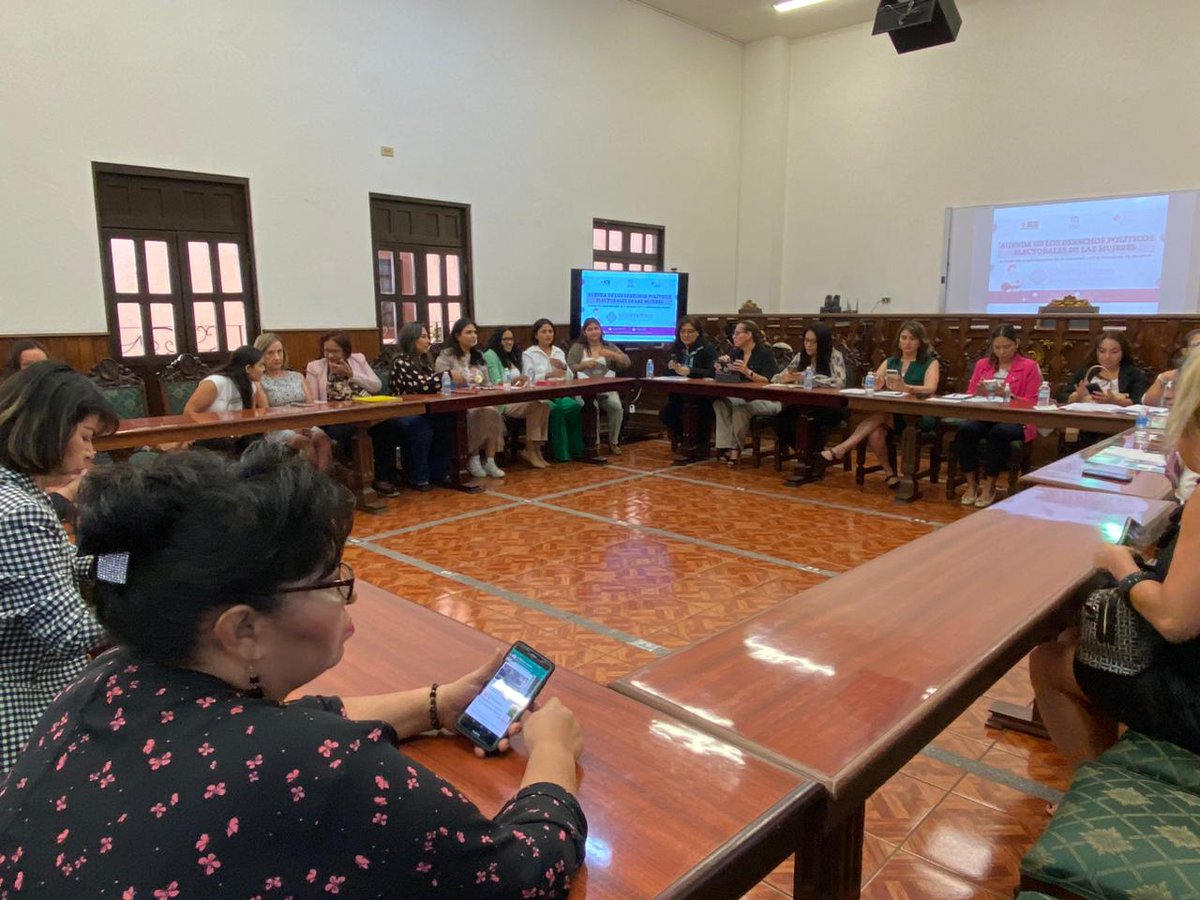 Presentamos en una asamblea colectiva la "Agenda de los derechos político - electorales de las mujeres" llevado a cabo por las organizaciones de la sociedad y colectivas de mujeres 👩🏻‍🤝‍👩🏽👩🏼‍🤝‍👩🏻 para contribuir y garantizar la participación activa de los próximos procesos electorales 🙌🏻.