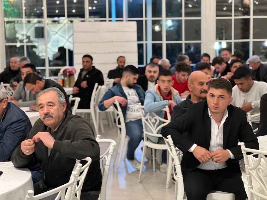 Sn : Cumhurbaşkanımız Recep Tayyip Erdoğan'a destek toplantımızda hemşerilerimizle bir araya geldik. Toplantımızda şu kararı aldık : Her zaman bizlere yüreklerini açan gönlü güzel hemşerilerimiz ile birlikte, 14 Mayıs'ta Yeniden "doğru zaman doğru adam diyeceğiz."