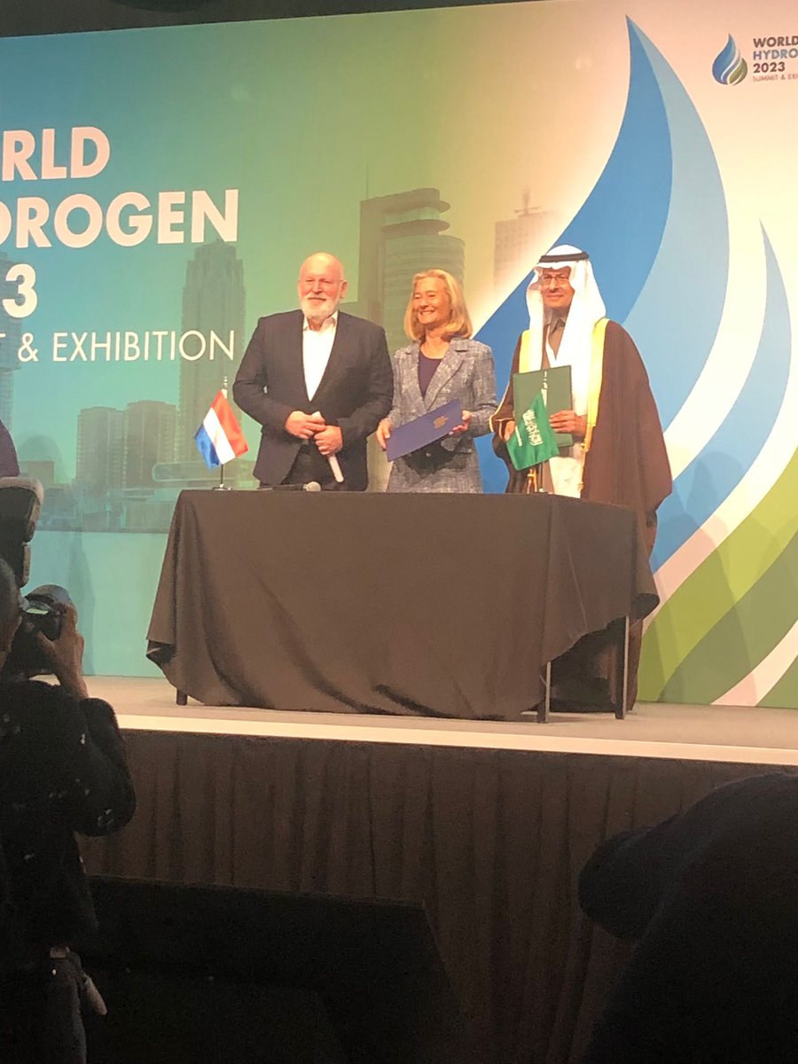 NLinKSA's tweet image. Important step in #NL - #KSA #renewable_energy cooperation: HE Micky Adriaansens, Minister of Economic Affairs &amp;amp; Climate and HRH Prince Abdulaziz bin Salman, Minister of Energy, signed MoU on #energy at #WorldHydrogenSummit in #Rotterdam, the gateway to renewable energy in Europe
