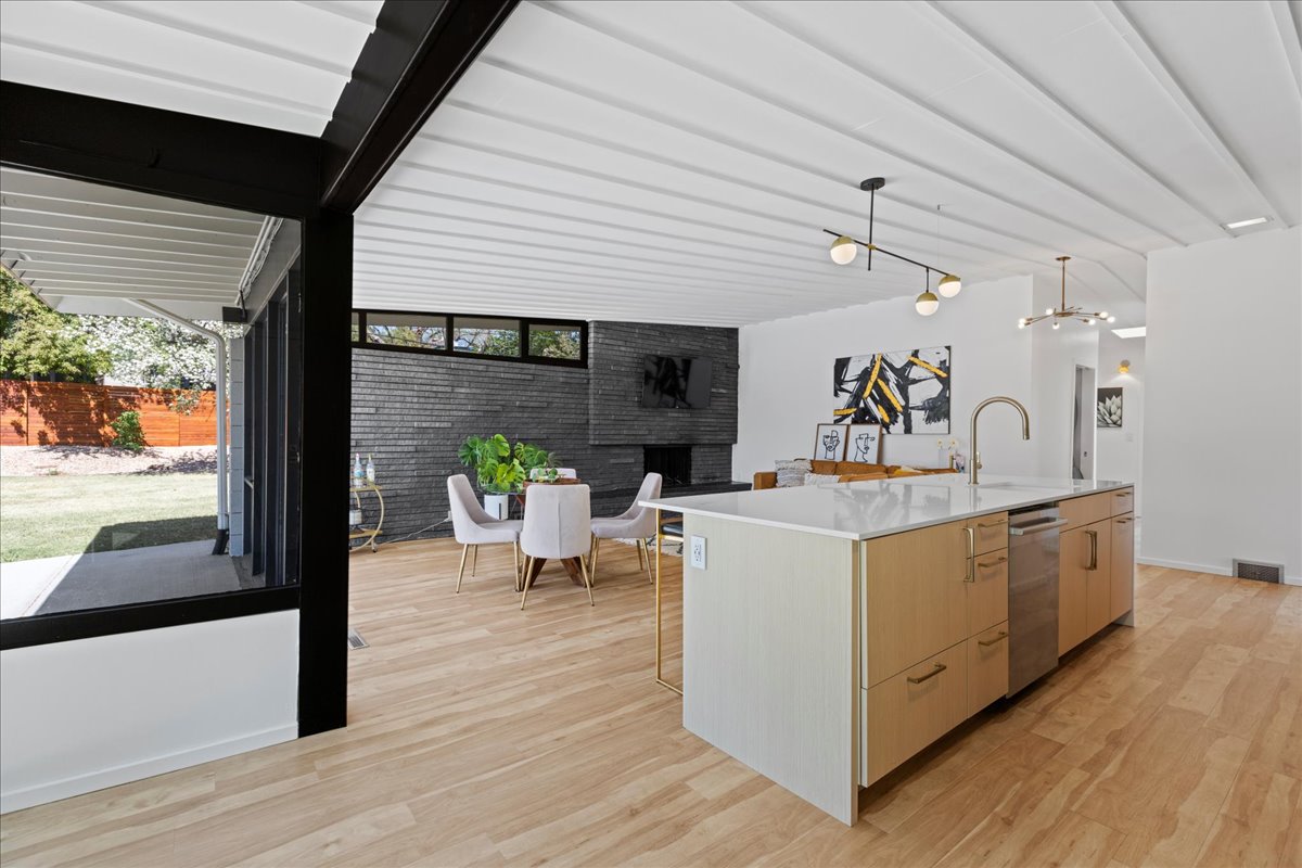 comidmodhomes's tweet photo. New Exclusive Listing:   5425 S Lowell Blvd Littleton, CO - https://t.co/C5V7gYqrMV https://t.co/D7VBPwBD5B