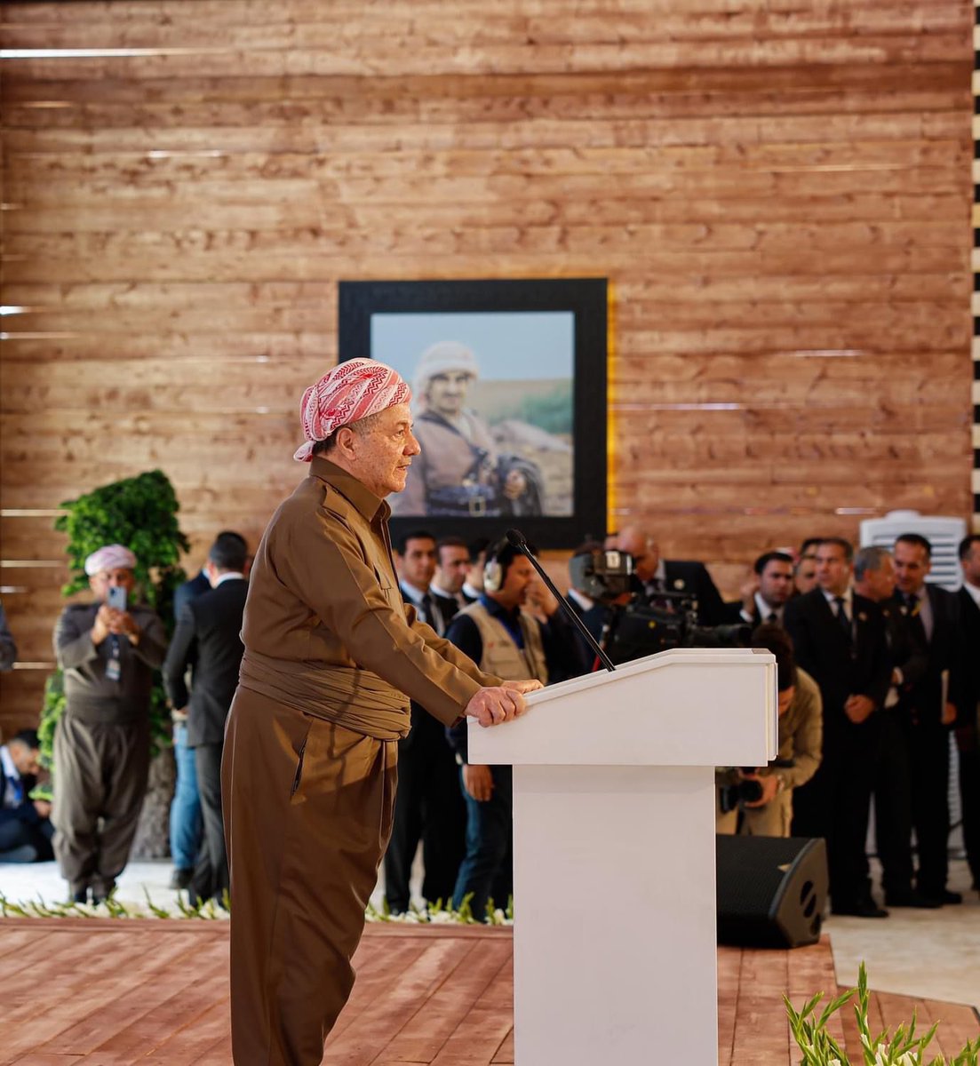 پێشوازی و پشتیوانی لە دەستپێشخەرییەکەی جەنابی سەرۆک بارزانی دەکەین بۆ ئاشتەوایی نیشتمانی.

خەڵکی کوردستان شایەنی کەشێکی ئارامە بۆ خزمەتی زیاتر. هەر وەکوو جەنابیان فەرمووی؛ بەهێزیمان لە یەکبوونماندایە.