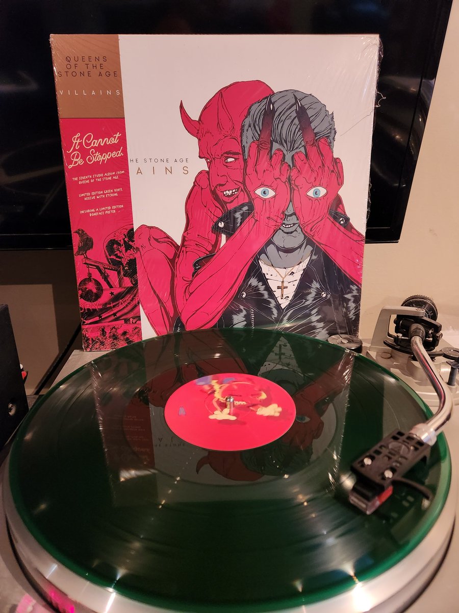 SpinVinyl1's tweet photo. Today Queens Of The Stone Age announced their new album to be released on June 16th so I am spinning their last effort Villains. Can't wait for the new album! Love Queens!
#QueensOfTheStoneAge #Villains #FeetDontFailMeNow #DomesticatedAnimals #JoshHomme #vinylrecords https://t.co/jkHjkyUbWR