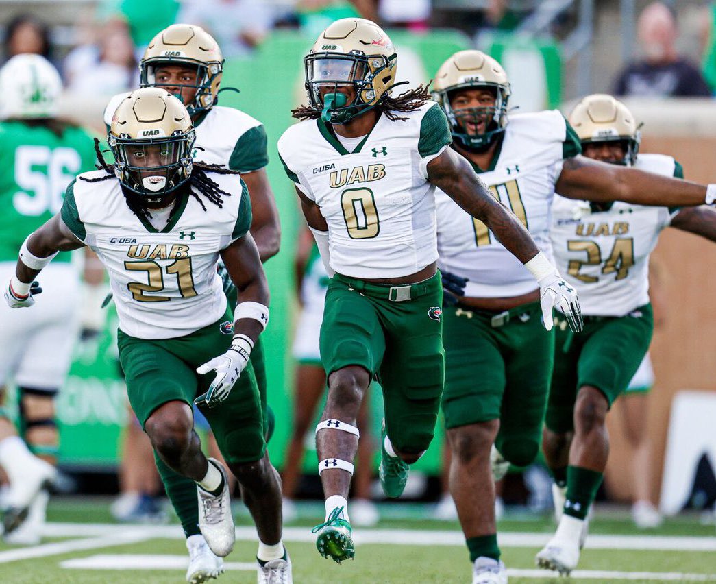 jordan “jd” miles ✪ (@jordanmiles256) on Twitter photo #AGTG BLESSED to receive my 1st D1 ⭕️ffer from The University of Alabama Birmingham💛💚!! #WinAsOne <a href="/si_one11/">Sione Ta'ufo'ou</a> <a href="/RduttonRich/">Rich</a> <a href="/DarrellMiles20/">Coach Darrell Miles Sr.</a> <a href="/CoachLivHealy/">Olivia Healy</a> <a href="/CoachM_Patrick/">M. Patrick</a> <a href="/KennethGilstrap/">Kenneth Gilstrap II.</a> <a href="/MohrRecruiting/">Brian Mohr</a> <a href="/JeremyO_Johnson/">Jeremy Johnson</a> <a href="/RivalsFriedman/">Adam Friedman</a> @RivalsJohnson <a href="/CSmithScout/">Chris Smith</a> @CoachLeeShow #AGTG BLESSED to receive my 1st D1 ⭕️ffer from The University of Alabama Birmingham💛💚!! #WinAsOne <a href="/si_one11/">Sione Ta'ufo'ou</a> <a href="/RduttonRich/">Rich</a> <a href="/DarrellMiles20/">Coach Darrell Miles Sr.</a> <a href="/CoachLivHealy/">Olivia Healy</a> <a href="/CoachM_Patrick/">M. Patrick</a> <a href="/KennethGilstrap/">Kenneth Gilstrap II.</a> <a href="/MohrRecruiting/">Brian Mohr</a> <a href="/JeremyO_Johnson/">Jeremy Johnson</a> <a href="/RivalsFriedman/">Adam Friedman</a> @RivalsJohnson <a href="/CSmithScout/">Chris Smith</a> @CoachLeeShow