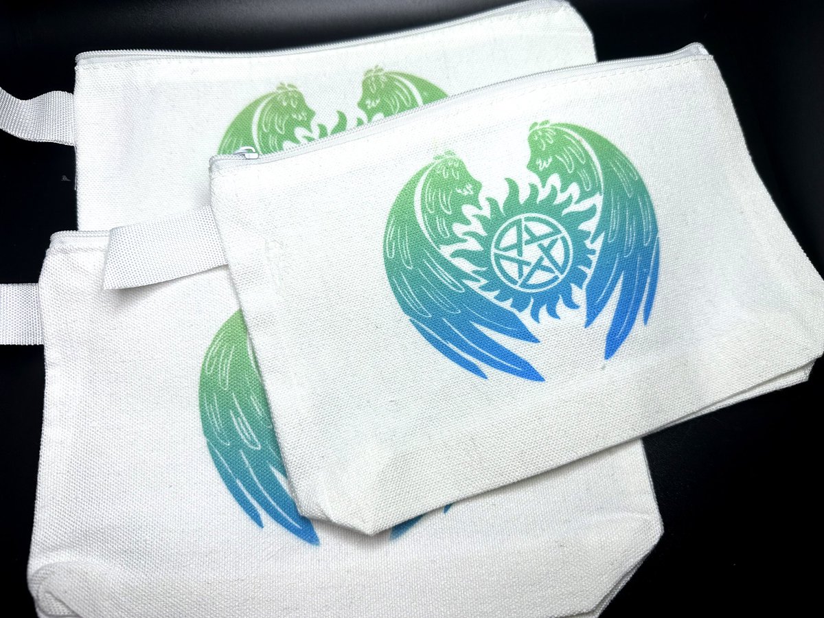 artofthecavern's tweet photo. Need a cute little makeup bag for the summer? ☀️🌊 #supernatural inspired makeupbags are here!!! Get them before the shop goes on vacation mode next Tuesday 5/16!  

#SPN #spnfamily #castiel #deanwinchester #destiel #samwinchester https://t.co/lMSlqY1Jl5