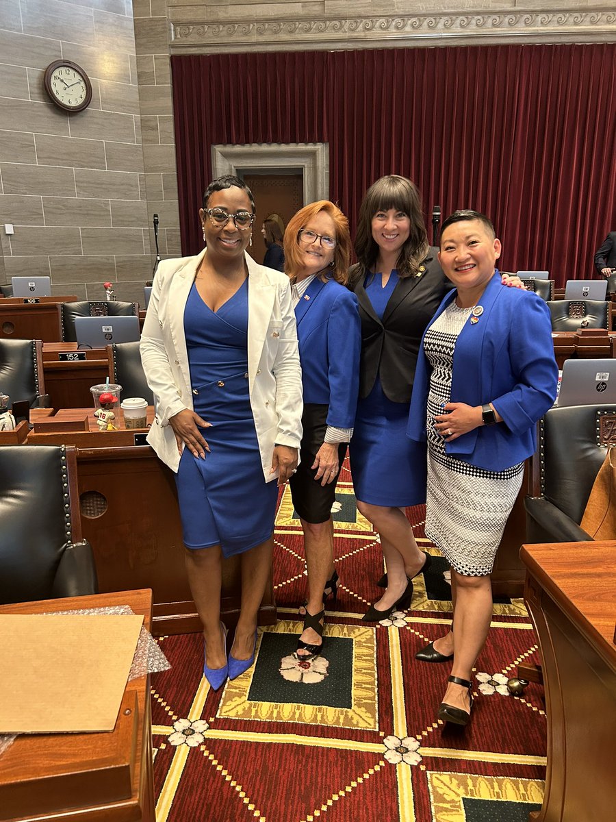 RepChantelle's tweet photo. Standing Confident and Blue-tiful 💙#finishstrong #moleg #modems https://t.co/hX8kj4WFx7