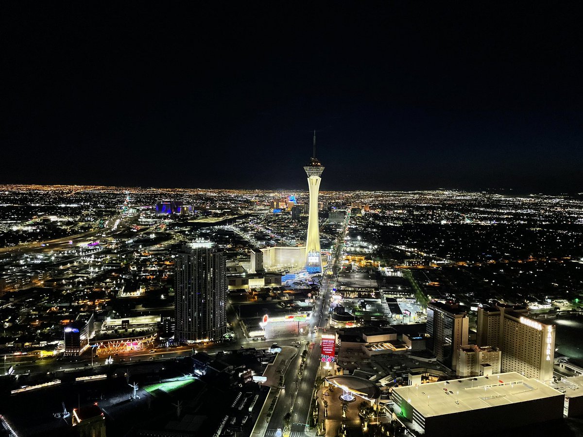 Las Vegas Locally 🌴 on Twitter: "The view from the penthouse floor of