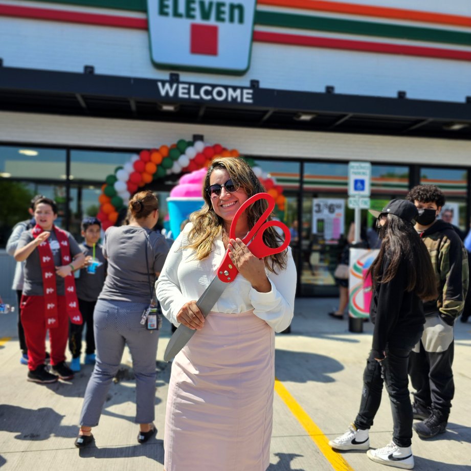 aldabarca's tweet photo. The McKinley Park 7-Eleven is officially open! Thanks to the 7-Eleven team for hosting a wonderful ribbon cutting ceremony and for giving me the opportunity to match the $711 donation to Brighton Park Elementary for a total of $1,422 for Project A Game! https://t.co/pEcY7BH6HM