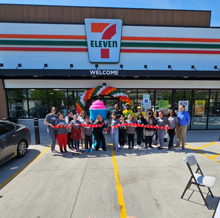 aldabarca's tweet photo. ¡El McKinley Park 7-Eleven está oficialmente abierto! ¡Gracias al equipo de 7-Eleven por organizar una maravillosa ceremonia de inauguración y por darme la oportunidad de igualar la donación de $711 a la Escuela Primaria Brighton Park para un total de $1,422 para Project A Game! https://t.co/19V8ipGVzj