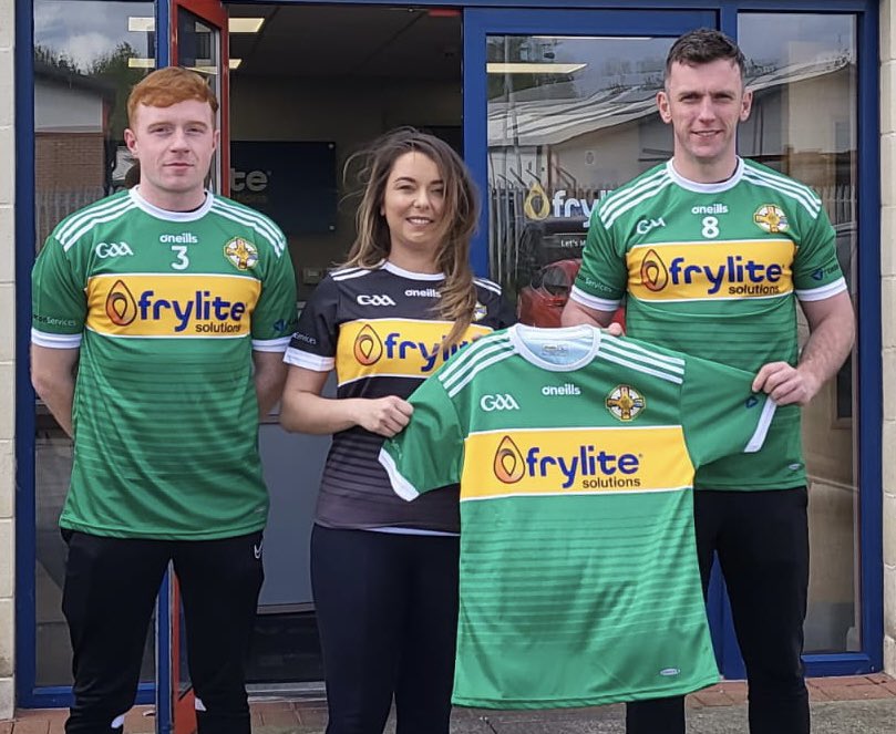 urneygaa's tweet photo. 🟢🟡 URNAÍ NAOMH COLUMBA AGUS FRYLITE SOLUTIONS 🟢🟡
The Club officially launched our new Senior and Reserve jerseys for the upcoming 2023 Tyrone ACL together with main sponsor @FryliteSolution 
We would like to thank Eamonn McCay and his company for their continued support. GRMA https://t.co/3LKPA8JNpP