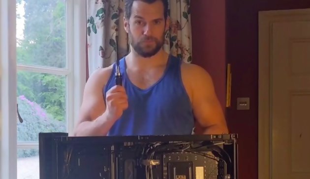 Daily_Cavill's tweet photo. #HenryCavill 😏 https://t.co/dUKA6FqgUH