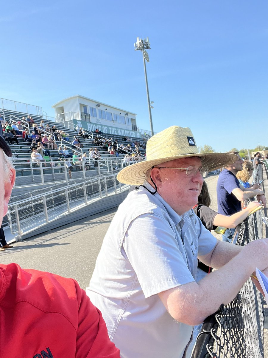 toppernation's tweet photo. The true barometer of todayโs weather is Coach Shaferโs Tommy Bahama hat
#officiallyspring https://t.co/5dPnEkDTpZ