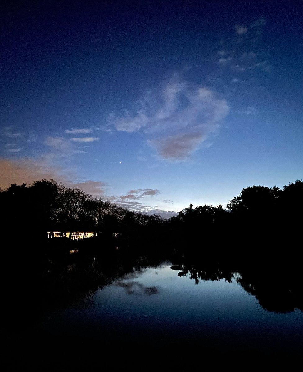 The light is at its most precious when it’s nearly gone. The lake at Finsbury Park at dusk this evening #nofilter #sunset #iphone12mini <a href="/FinsParkFriends/">Friends of Finsbury Park</a> <a href="/LizIxer/">Liz Ixer</a> <a href="/harringayonline/">Harringay Online</a> @neilofharringay @ <a href="/ThePhotoHour/">#ThePhotoHour</a> <a href="/EarthPix/">Earthpix</a> <a href="/sunsetsaddicts/">Sunsets 🌅</a> <a href="/Dr_Ayan/">Dr Ayan Panja</a> @EugeneDH_Bass <a href="/labandjb/">North Norfolk John</a>