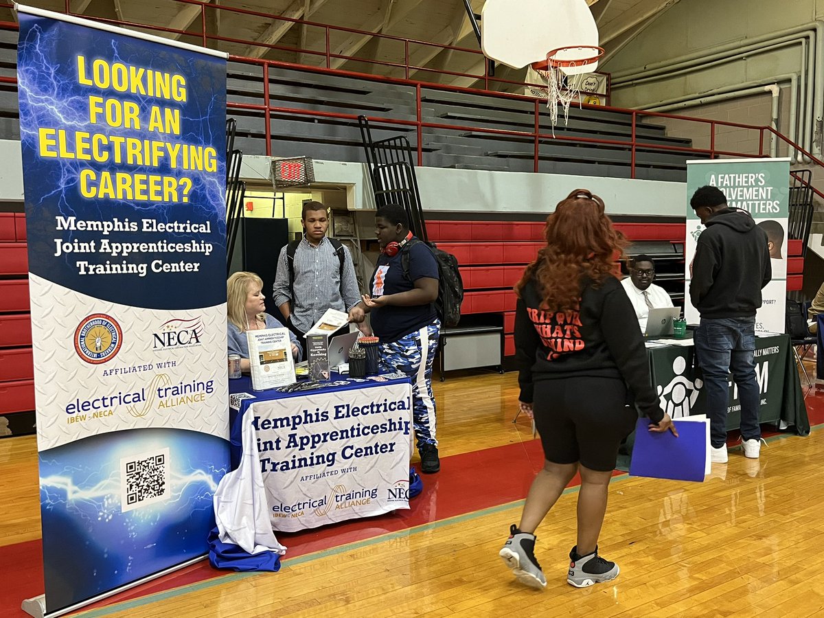 MSCS_CCTE's tweet image. GST College &amp;amp; Career Expo: Westwood HS 🎓

9th-12th grade students at @WestwoodHighSc2 were able to learn about post-secondary opportunities from various companies and institutions!

#readygrad #mscsk12 #studentjobfair #careerandtechnicaleducation #westwoodhighschool