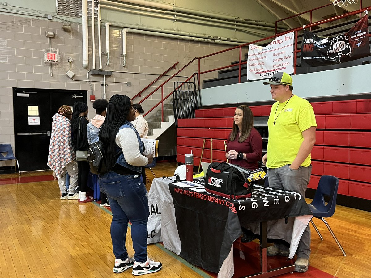 MSCS_CCTE's tweet image. GST College &amp;amp; Career Expo: Westwood HS 🎓

9th-12th grade students at @WestwoodHighSc2 were able to learn about post-secondary opportunities from various companies and institutions!

#readygrad #mscsk12 #studentjobfair #careerandtechnicaleducation #westwoodhighschool