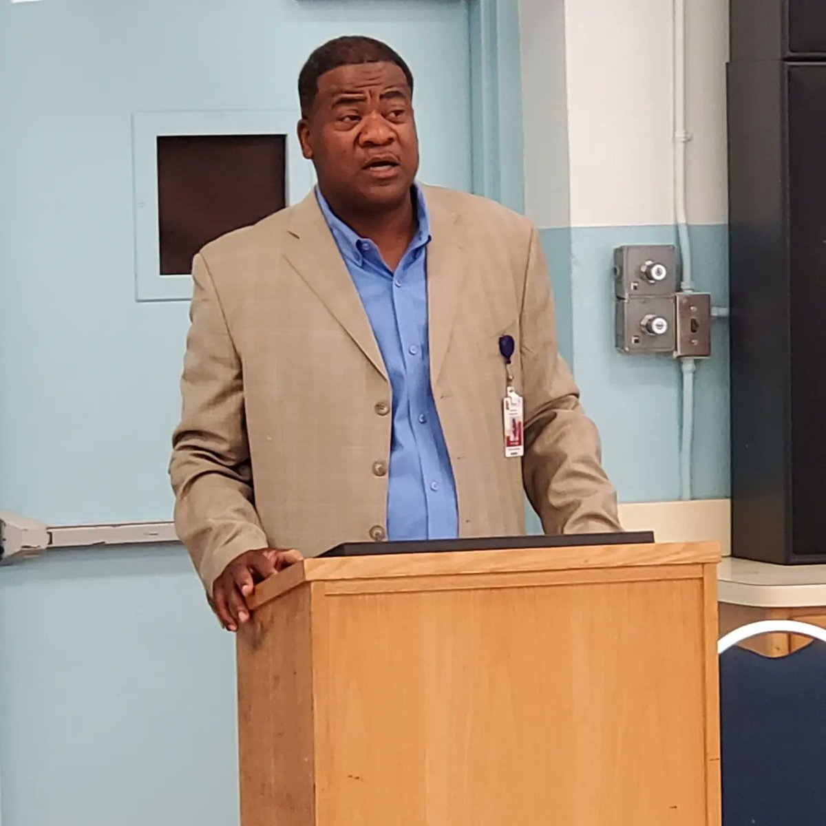 THE_ONES_JAX's tweet photo. On May 10th, we were honored to recognize Dr. Tyrone Blue for his 33 years of service as an educator with DCPS.
Dr. Blue is the principal for the Grand Park Career Center. He is highly regarded as a servant leader.
#RootsAndRocks
#TheOnesJax #TeamDuval #JPEF https://t.co/tPb2L1sqgK