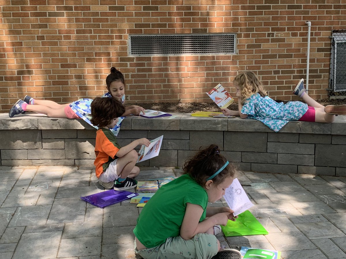 Ms_Mauri123's tweet photo. Some afternoon reading in our new outdoor space 🌤️ #tatemtweets https://t.co/cu9IBPCQFK