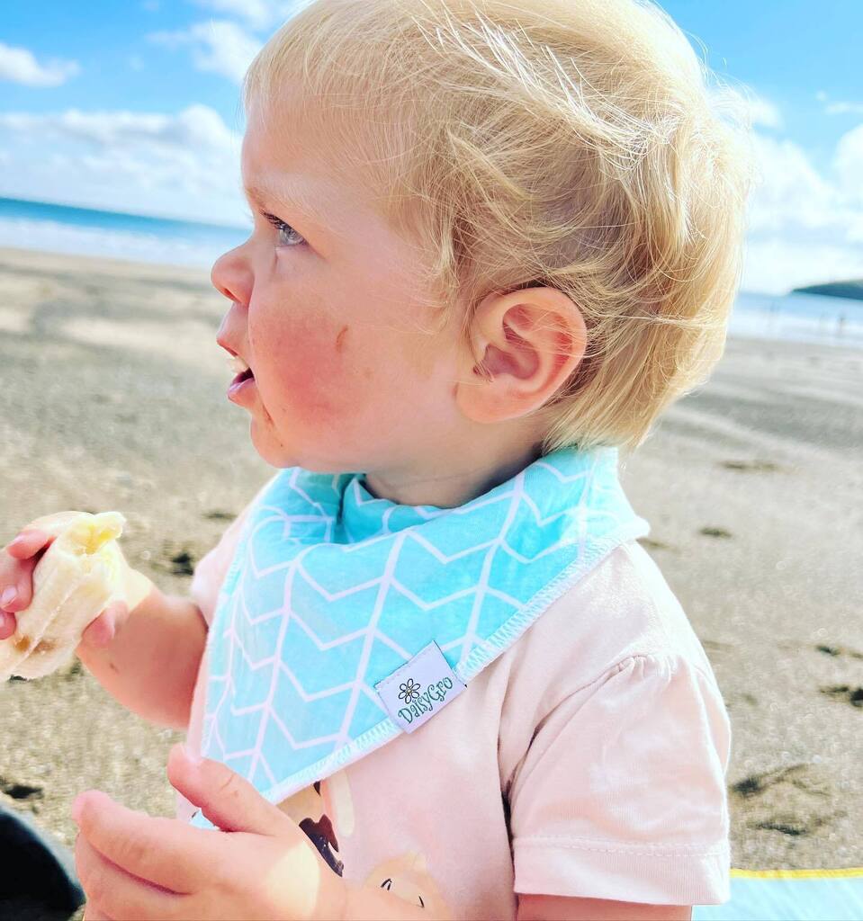 daisygrobaby's tweet photo. And the cuteness overload award goes to this one 🥰🥰 💛
.
.
.
#daisygro #inmydaisygro #babybibs #organicbibs #beachbaby #daisygrobibs #mumsinbusiness #motherhoodunplugged #mumlife #shopsmallbusiness #supportsmallbusiness #organic #organicbaby #gotsorg… https://t.co/gRpMeTyu8b https://t.co/gKjextx6Es