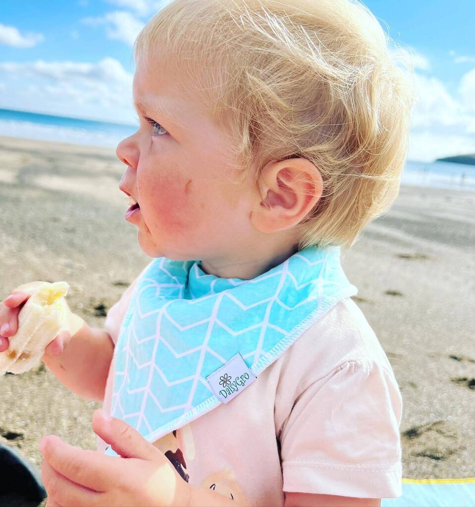 And the cuteness overload award goes to this one 🥰🥰 💛
.
.

.
#daisygro #inmydaisygro #babybibs #organicbibs #beachbaby #daisygrobibs #mumsinbusiness #motherhoodunplugged #mumlife #shopsmallbusiness #supportsmallbusiness #organic #organicbaby #gotsorg… instagr.am/p/CsHhpi_sg_t/